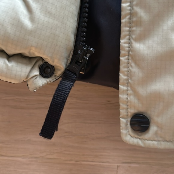 Helly Hansen
Used size small - Picture 6 of 6